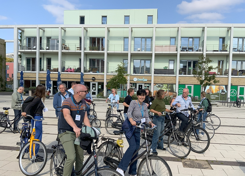 Uniek bovengronds regenwatersysteem verbindt drie Eindhovense projecten